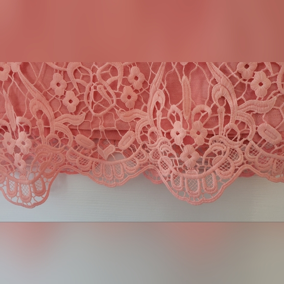 NWT Peach Lace Halter Dress- Size Medium - Picture 4 of 10